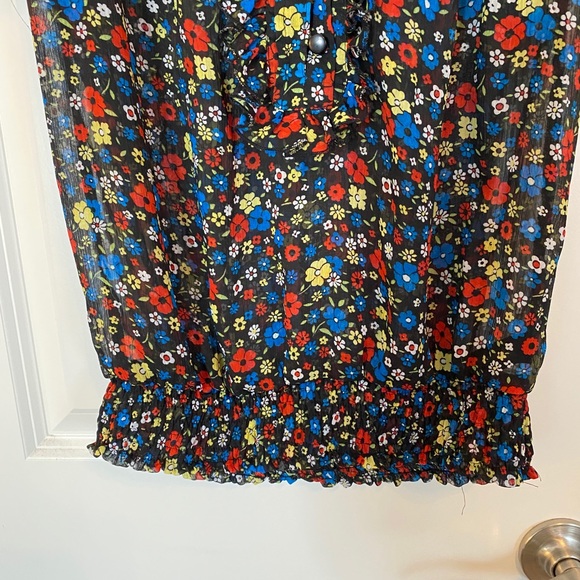 🚨SOLD🚨 Forever 21 black with floral detail top - Picture 4 of 4